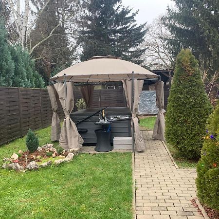 Gunarasi Villa Jacuzzival Dombóvár Kültér fotó