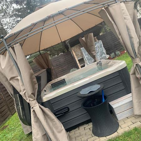 Gunarasi Villa Jacuzzival Dombóvár Kültér fotó