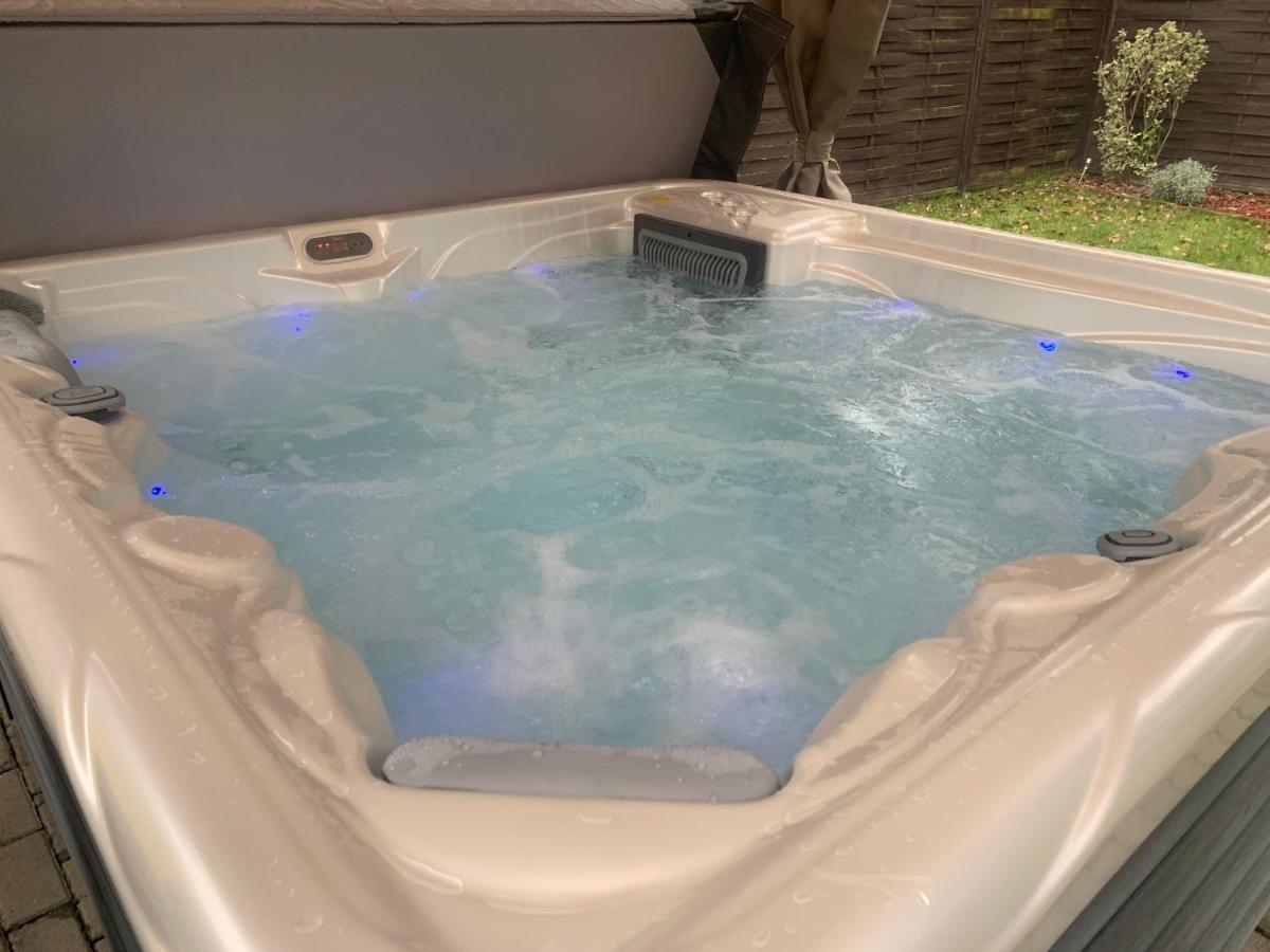 Gunarasi Villa Jacuzzival Dombóvár Kültér fotó