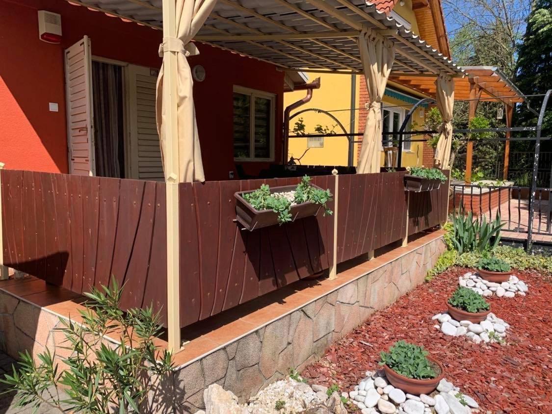 Gunarasi Villa Jacuzzival Dombóvár Kültér fotó