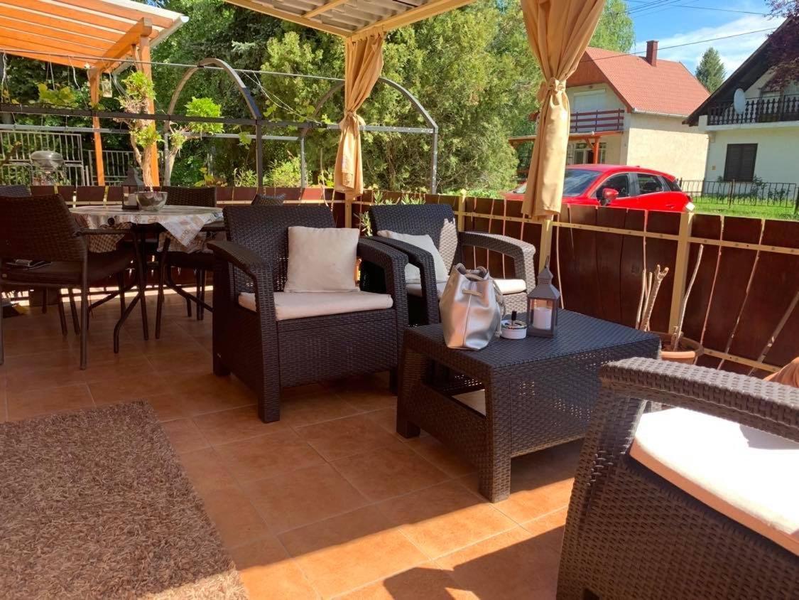 Gunarasi Villa Jacuzzival Dombóvár Kültér fotó